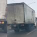 Camión contamina y maneja temerario: pone en riesgo a todos