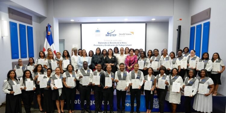 Infotep y World Vision gradúan a 46 expertos en trabajo infantil