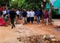 Fellito Suberví inspecciona obras en las “villas” y pide paciencia a comerciantes y residentes