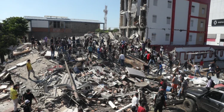 Terremoto en Colombia deja al menos 69 muertos y edificios colapsados con personas atrapadas