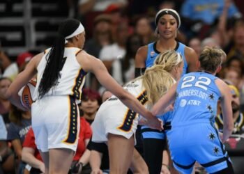 WNBA: Carrington desata polémica racial tras fuerte falta a Cunningham