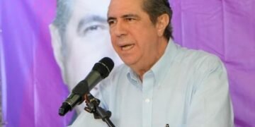 Francisco Javier saluda plataforma de la UASD para debate estatal