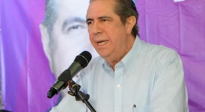 Francisco Javier saluda plataforma de la UASD para debate estatal