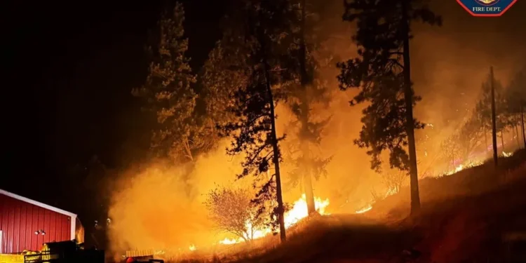 Más de 65.000 evacuados y 700 casas arrasadas por los graves incendios en el noroeste de EEUU