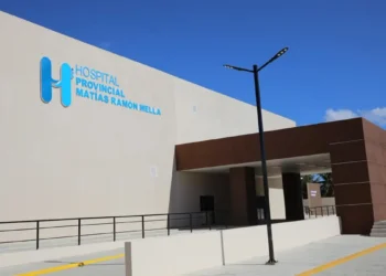 Apagón paraliza consultas en hospital de Dajabón y obliga traslado de pacientes ingresados