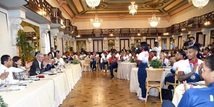 Abinader anuncia aumento de incentivos para atletas medallistas de los Juegos Centroamericanos y del Caribe 2026