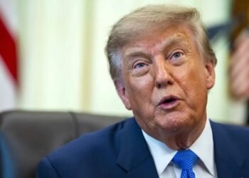 Trump arremete contra Canadá: anuncia arancel del 50 % a vehículos y acero a partir de 2027
