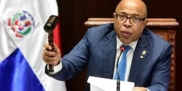 Pacheco y vocero FP protagonizan fuerte choque por distribución de comisiones legislativas