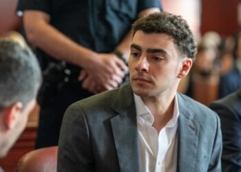 Luigi Mangione se declara culpable de cargos de acecho en muerte del CEO de UnitedHealthcare