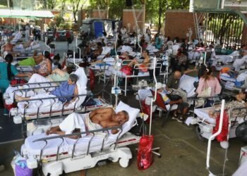 Respuesta al sismo pone a prueba al nuevo gobierno de Colombia y a rescatistas