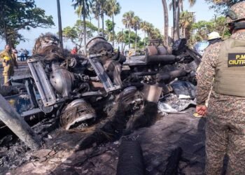 Accidente con tanquero de combustible deja dos muertos en la avenida George Washington