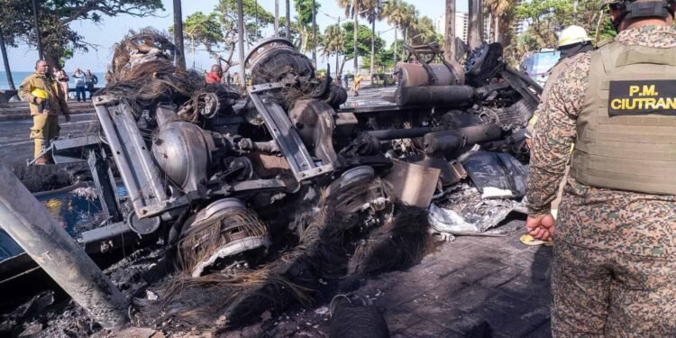 Accidente con tanquero de combustible deja dos muertos en la avenida George Washington