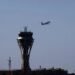 Falla eléctrica paraliza despegues y aterrizajes en el aeropuerto de Barcelona y provoca fuertes retrasos