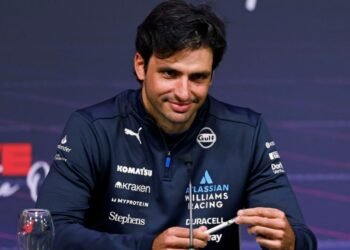 Carlos Sainz renueva con Williams contrato multianual, asegura su continuidad en la Fórmula