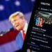 Demandan a Donald Trump por vender el acceso rápido a mensajes en su red social Truth Social