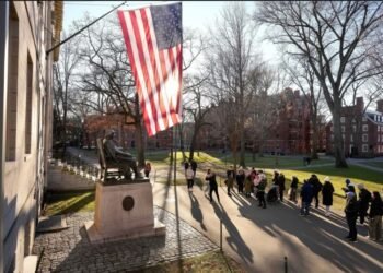Juez desestima demanda de Trump que alega antisemitismo en Harvard
