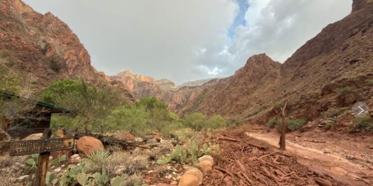 Inundación en el Gran Cañón inutiliza tubería de agua que abastece a los turistas, dicen autoridades