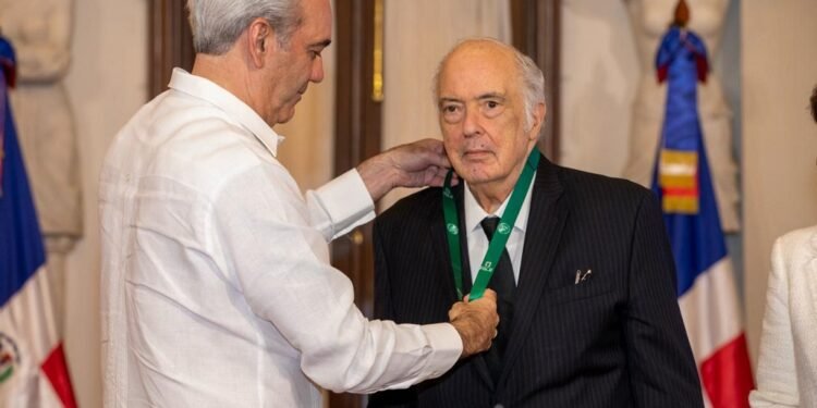 Abinader anuncia nueva sede para la Academia Dominicana de la Historia en su 95. ° aniversario