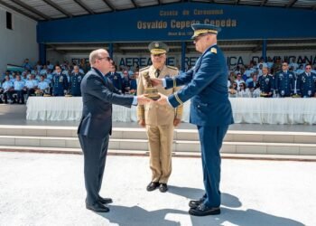 Ministro de Defensa encabeza traspasos de mando en el Ejército y la Fuerza Aérea