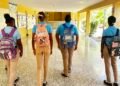 Un 78 % de estudiantes llega con mochilas transparentes a centro de Barahona