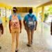 Un 78 % de estudiantes llega con mochilas transparentes a centro de Barahona