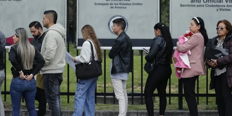 EE.UU. pausa temporalmente en todo el mundo citas para solicitar visados de inmigrante