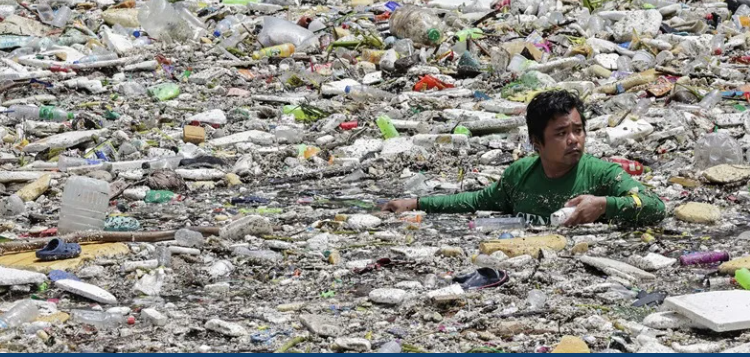 Lluvias monzónicas provocan inundaciones y acumulación de basura en Metro Manila