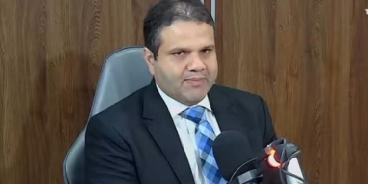 Richard Medina : Economía crece poco y empleo privado retrocede por culpa del gobierno