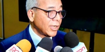 Rubén Bichara: Gobierno paga las consecuencias de años de inacción en el sector eléctrico | Video