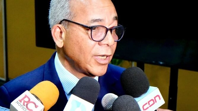 Rubén Bichara: Gobierno paga las consecuencias de años de inacción en el sector eléctrico | Video