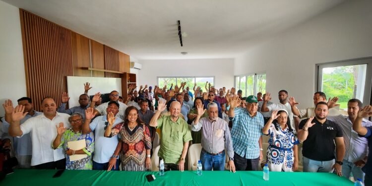 Sector Externo de la FP juramenta estructura provincial en Sánchez Ramírez