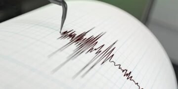 Un terremoto de magnitud 7,7 sacude la costa de Indonesia