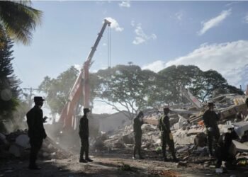 De entrenadora a voluntaria: así unen esfuerzos en Colombia para encontrar a sobrevivientes de sismo