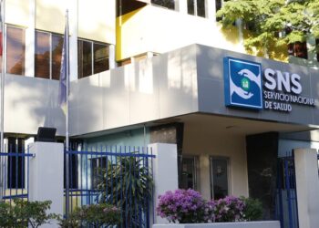 SNS garantiza cobertura total a afectados por explosión de tanque de gas que dejó un niño fallecido y varios heridos