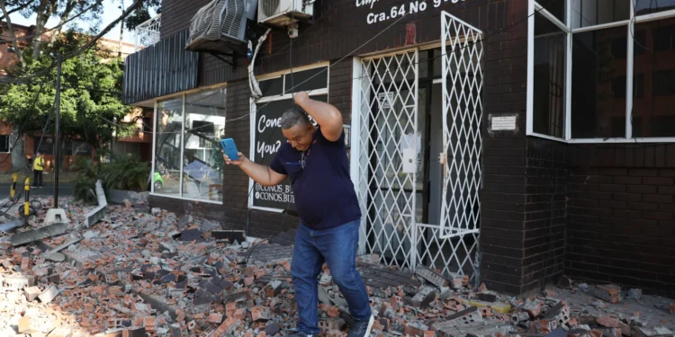 Un terremoto de magnitud 7,4 sacude el oeste de Colombia, causando graves daños