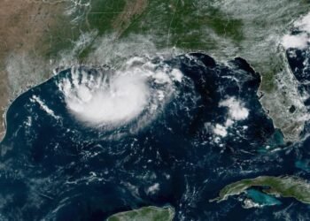 Las zonas costeras de Texas y Luisiana recibieron alerta por tormenta tropical