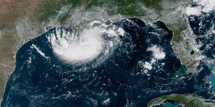 Las zonas costeras de Texas y Luisiana recibieron alerta por tormenta tropical