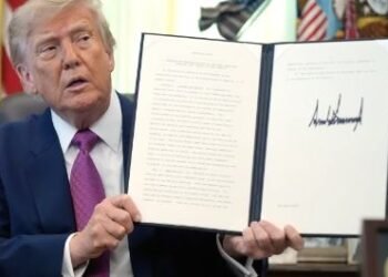 Trump firma una orden que cambia el nombre del lago Ontario a «Lago América» ​​en los Estados Unidos
