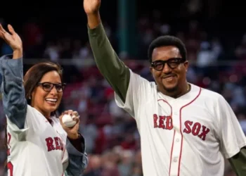 Reconocen la Fundación de Pedro Martínez en Boston