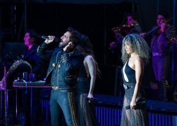 Alejandro Fernández durante su concierto en Bahia Principe Bavaro Resort