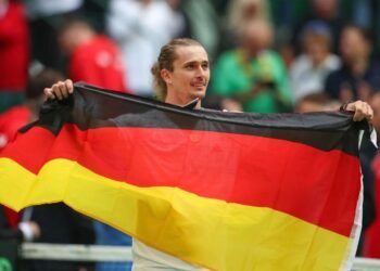 Zverev impulsa a Alemania al Final 8 de la Copa Davis