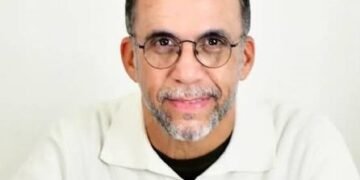 Andrés Navarro pide investigación tras lanzamiento de bombas lacrimógenas en acto político de Gonzalo