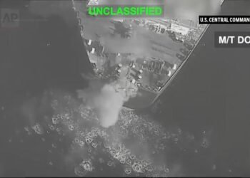 EEUU ataca tres petroleros iraníes tras afirmar que buques de guerra fueron atacados con misiles balísticos