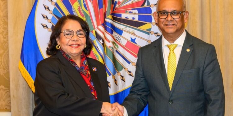 Cámara de Cuentas y la OEA firman acuerdo contra el soborno