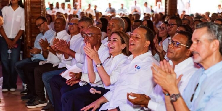 Carolina Mejía consolida respaldo político en Ocoa con juramentación de estructura