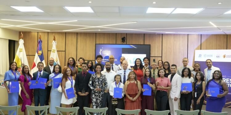 Digev destaca liderazgo y participación de estudiantes en primera edición del Premio Líderes de Impacto 2026