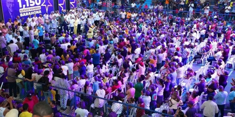 Barahona se tiñe de morado: Danilo Medina encabeza masiva asamblea del PLD y juramenta a cientos de nuevos miembros