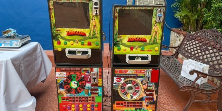 DINTEL ocupa drogas, cigarrillos y tragamonedas en operativos en SDE