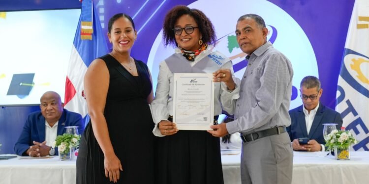 Certifican a 65 periodistas formados en Comunicación Estratégica en Salud