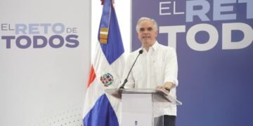 Gobierno entrega techado en Cambita Garabito en beneficio de más de 700 estudiantes